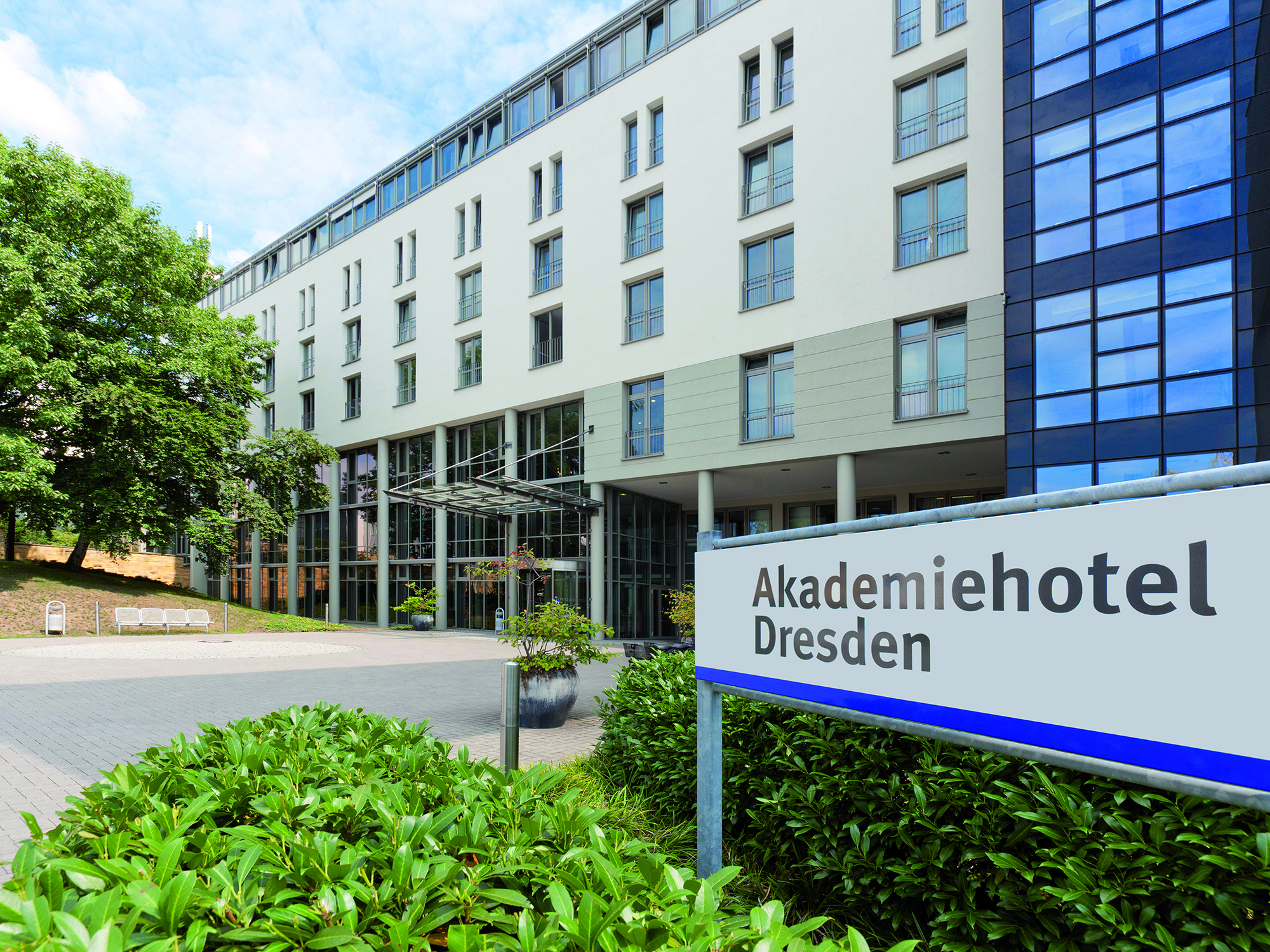 Akademiehotel_Aussenansicht_2000x1500